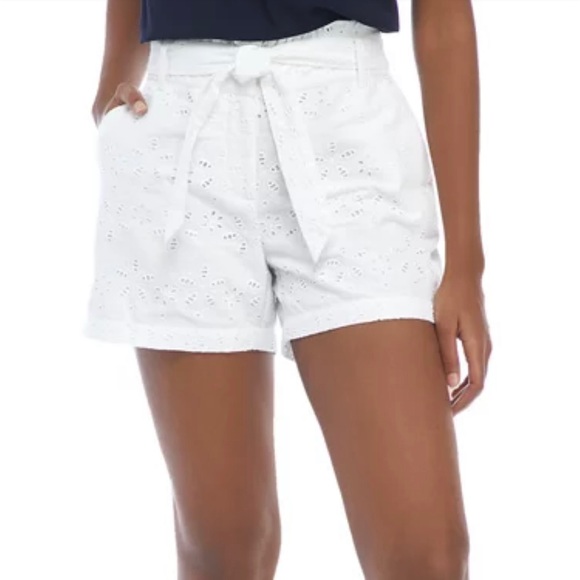 NWT Crown & Ivy White Eyelet Shorts 16 - Picture 1 of 13